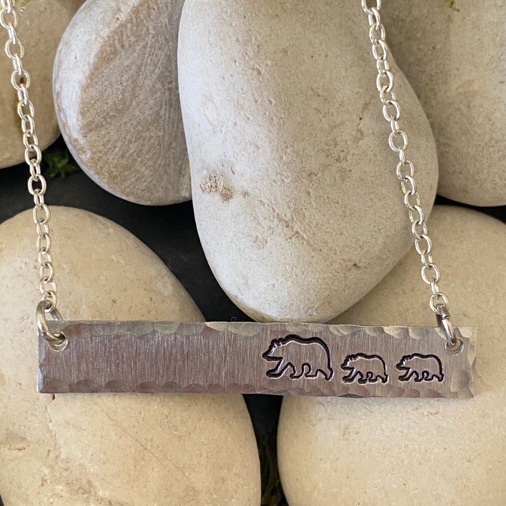 NWOT Momma Bear and Cubs Pendant